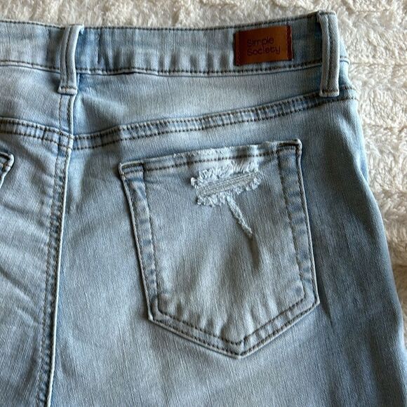 Simple society Distressed Destroyed Jeans shorts size 7/28‎ - Picture 8 of 9